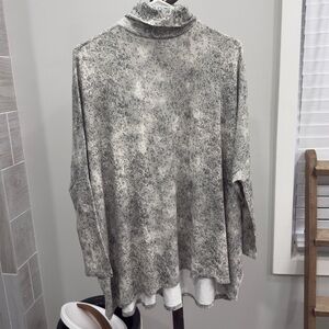 LuLaRoe Gray speckled Long Sleeve Top NWT small